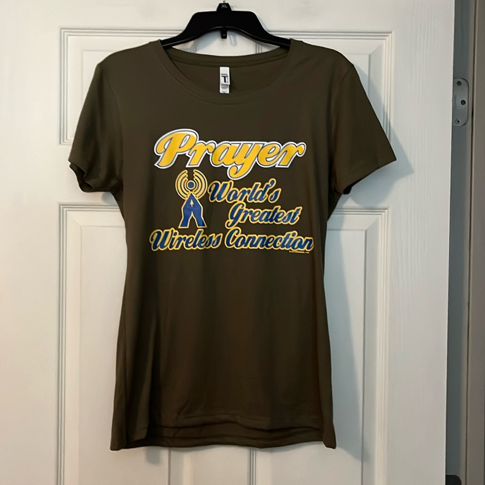 NWOT WOMEN’S TEE : SIZE XL